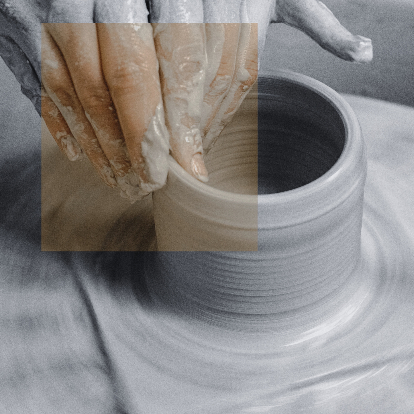 Y.BOX N°2 La touche-à-tout. Adultes. 1 cours de modelage + 1 cours de tournage.